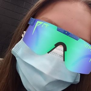 Meet your Posher, Avery